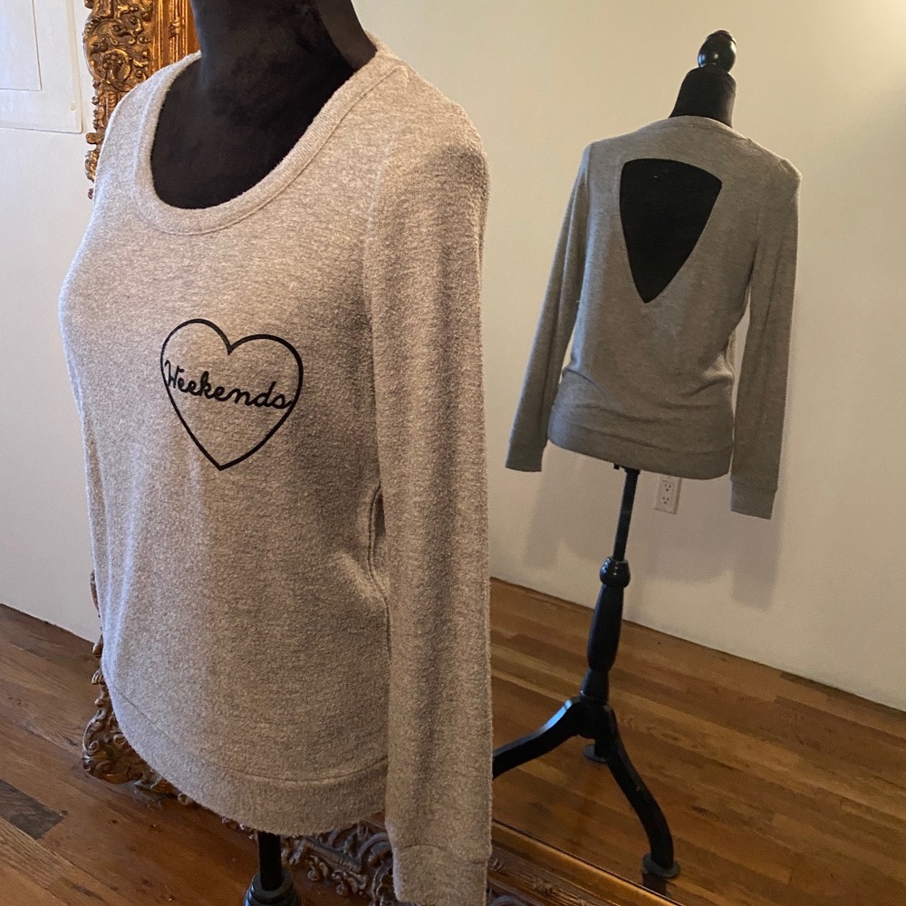 Gray Chaser heart weekends LS graphic top super soft sweatshirt w/ back cutout S
